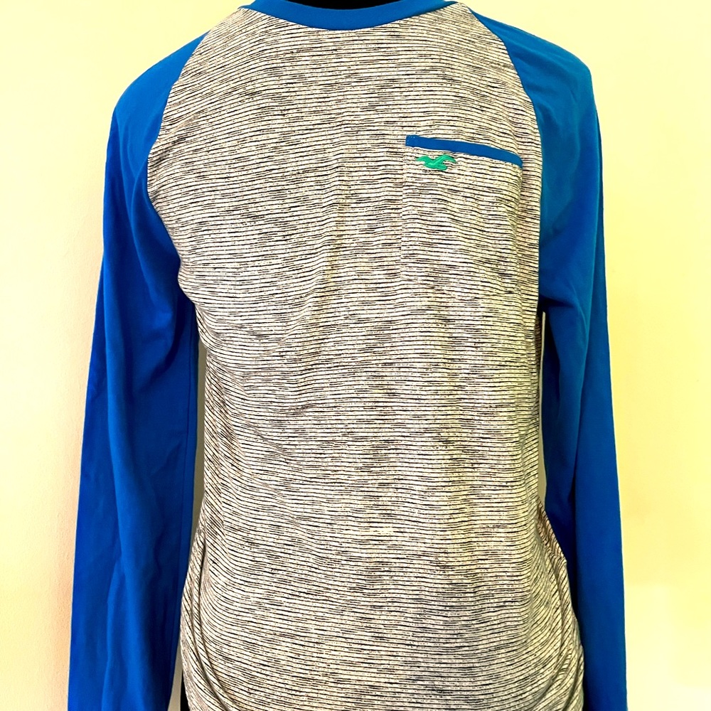 Hollister long-sleeve shirt. Size men’s X-small.